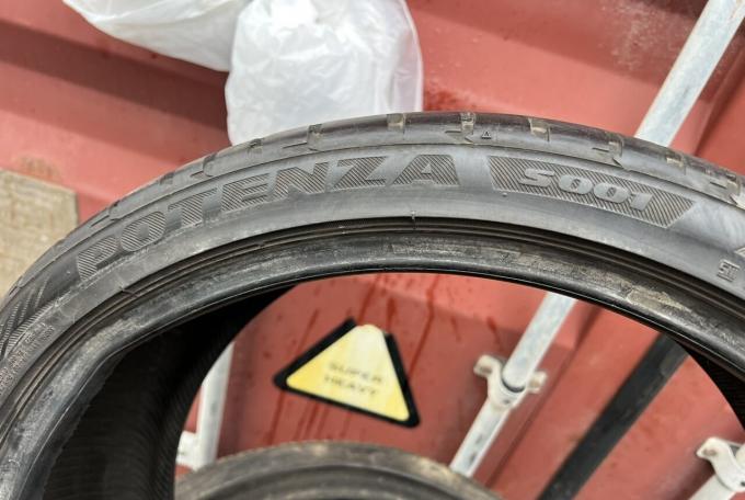 Bridgestone Potenza S001 225/35 R19