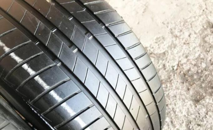 Bridgestone Turanza T005 215/60 R17