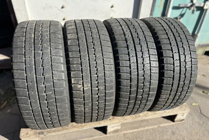 Dunlop Winter Maxx WM01 235/45 R17