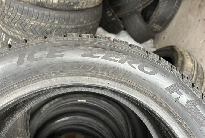 Pirelli Ice Zero FR 215/50 R17