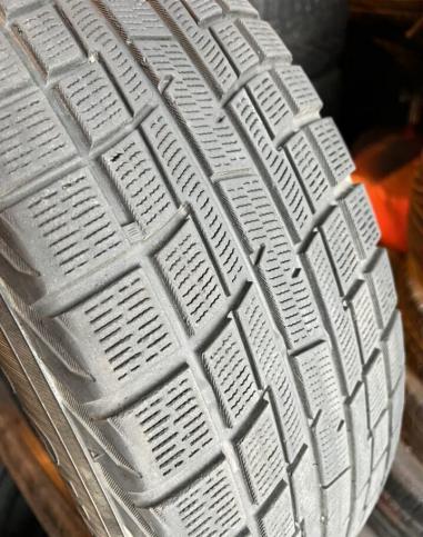 Yokohama Ice Guard IG30 215/60 R16