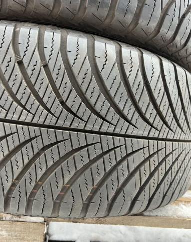 Goodyear Vector 4Seasons Gen-2 215/50 R17