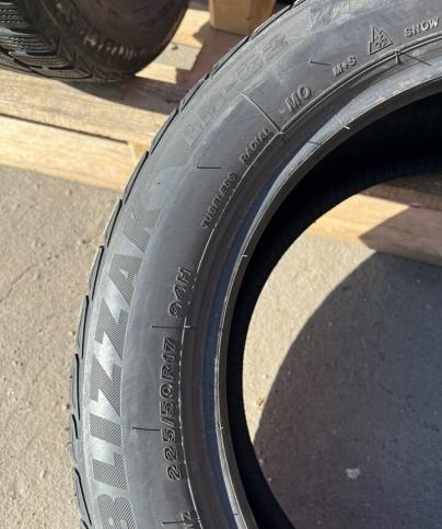 Bridgestone Blizzak LM-32 225/50 R17