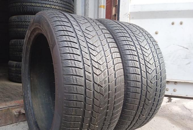 Pirelli Scorpion Winter 325/40 R22