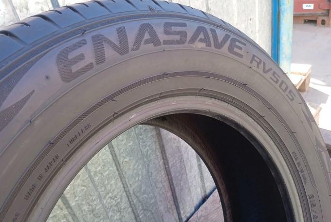 Dunlop Enasave RV505 215/60 R16