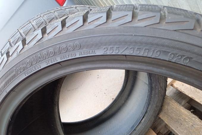 Yokohama Ice Guard IG30 255/35 R19