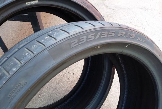 Pirelli P Zero PZ4 235/35 R19