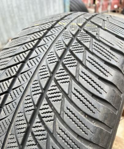 Bridgestone Blizzak LM-001 245/50 R19