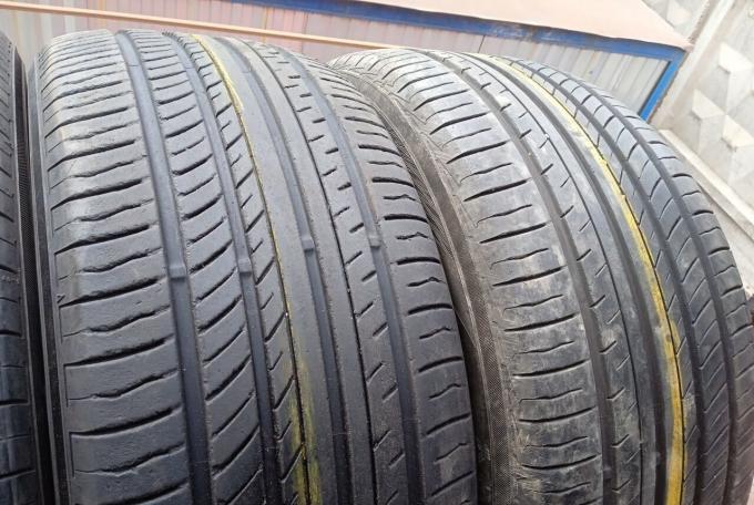 Yokohama Advan dB V552 245/45 R18