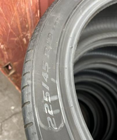 Pirelli P Zero PZ4 225/45 R19