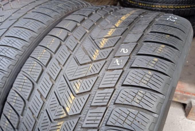 Pirelli Scorpion Winter 325/35 R22