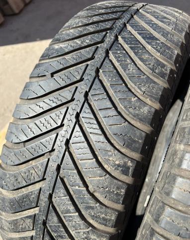 Goodyear Vector 4Seasons 215/60 R17