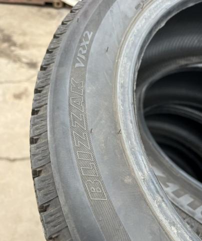 Bridgestone Blizzak VRX2 215/55 R17