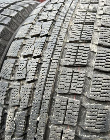 Toyo Winter Tranpath MK4a 215/70 R16