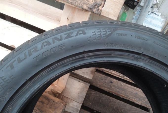 Bridgestone Turanza T005 255/45 R18