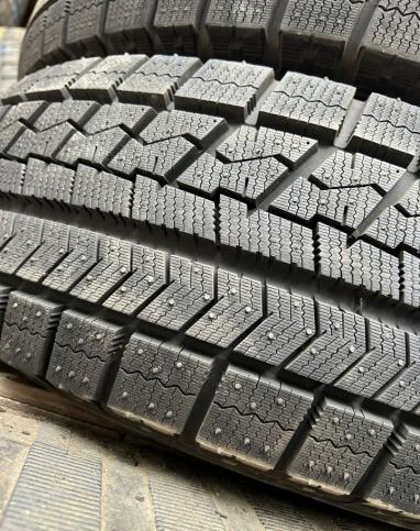 Bridgestone Blizzak VRX 215/65 R16