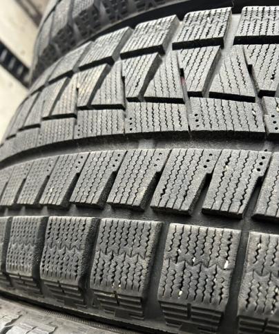 Bridgestone Blizzak Revo GZ 215/50 R17