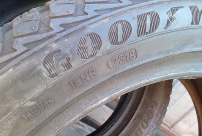 Goodyear Vector 4Seasons 225/45 R17