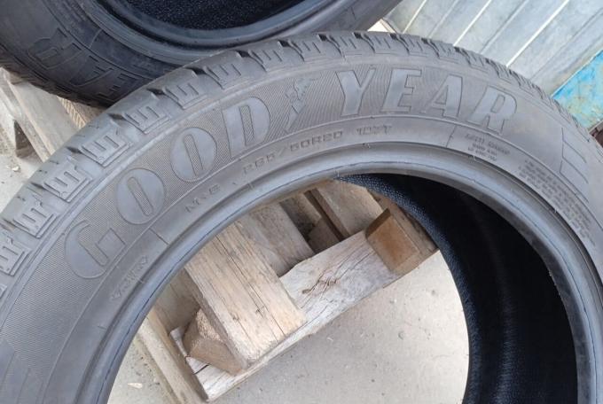 Goodyear EfficientGrip SUV 265/50 R20