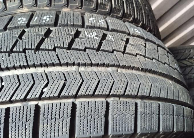 Bridgestone Blizzak VRX 215/55 R17