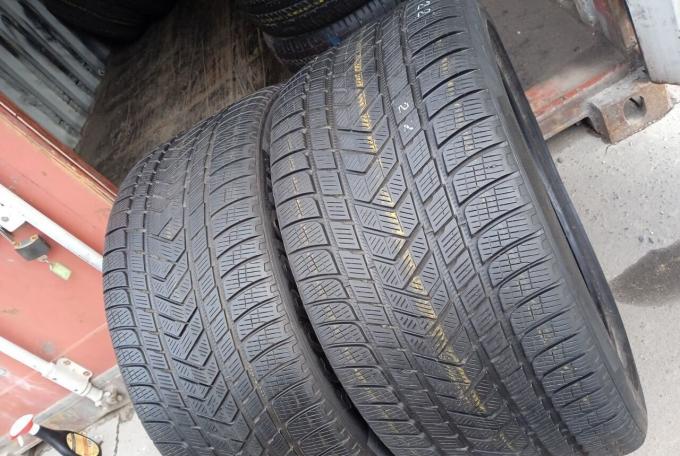 Pirelli Scorpion Winter 325/35 R22