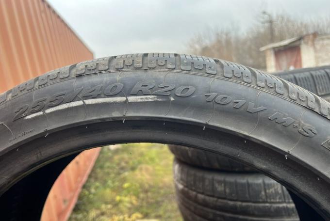 Pirelli Winter Sottozero 240 Serie II 255/40 R20