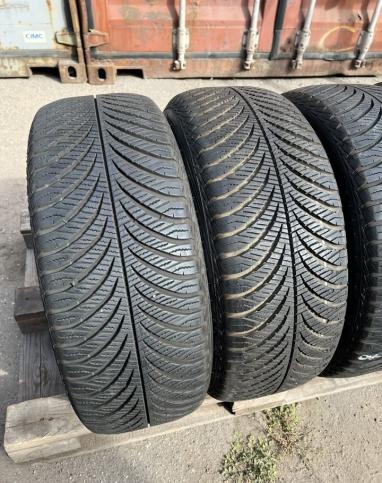 Goodyear Vector 4Seasons Gen-2 215/55 R17