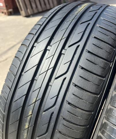 Bridgestone Turanza T001 215/60 R16