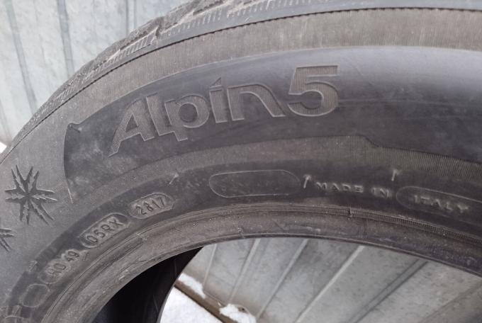 Michelin Alpin 5 215/60 R16