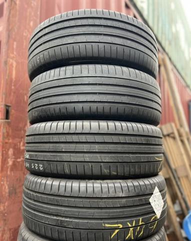 Pirelli P Zero PZ4 225/45 R19