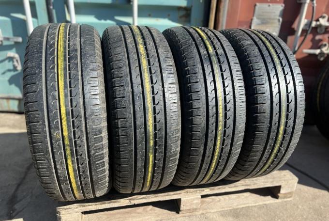 Goodyear EfficientGrip SUV 4x4 245/60 R18