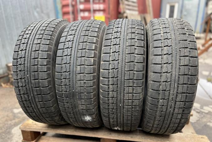 Toyo Winter Tranpath MK4a 215/70 R16