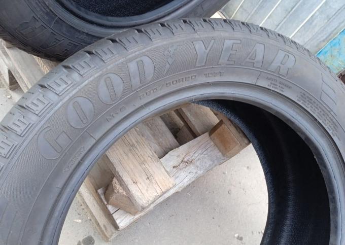 Goodyear EfficientGrip SUV 265/50 R20