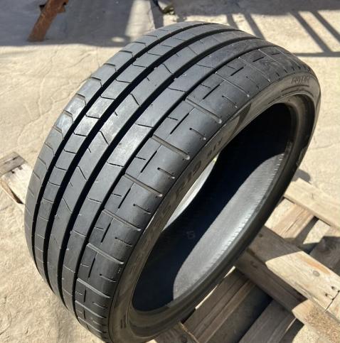 Pirelli P Zero PZ4 235/35 R19