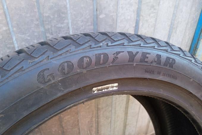 Goodyear Vector 4Seasons 225/45 R17