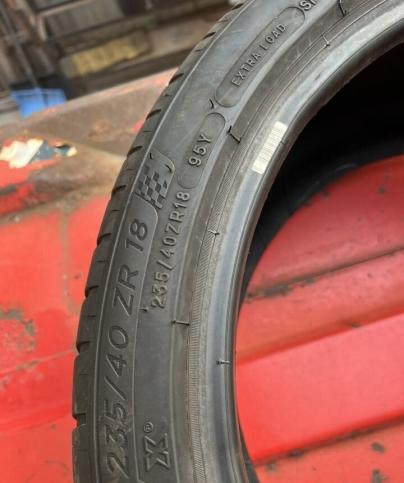 Michelin Pilot Sport 4 235/40 R18