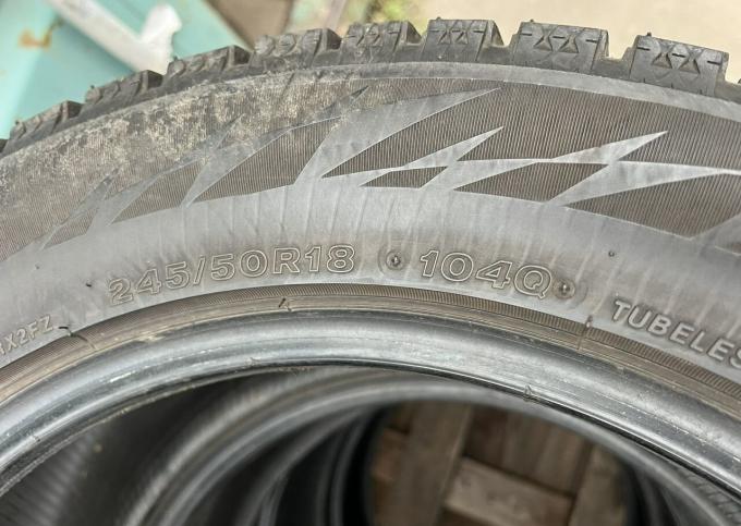 Bridgestone Blizzak VRX2 245/50 R18