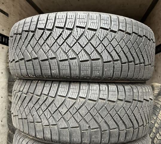 Pirelli Ice Zero FR 215/50 R17