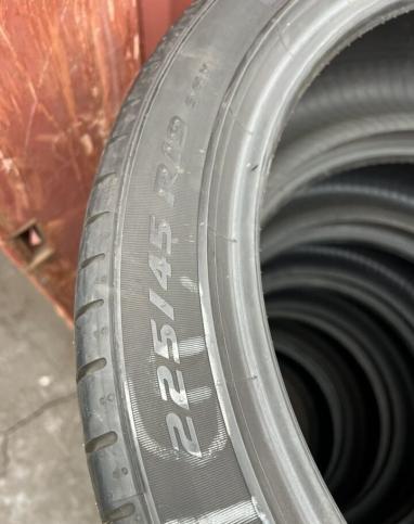 Pirelli P Zero PZ4 225/45 R19