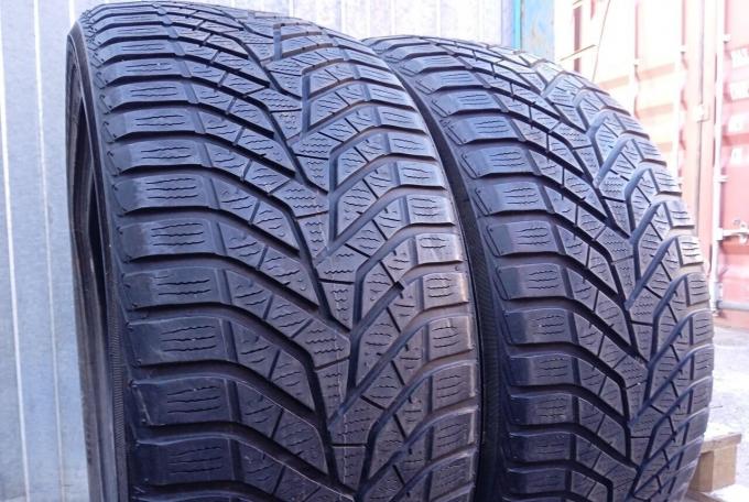 Yokohama BluEarth Winter V905 235/45 R17