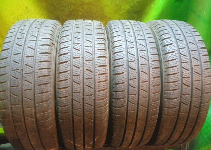 Pirelli Carrier Winter 215/65 R16C