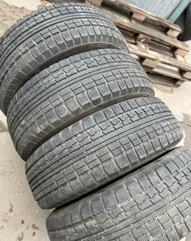 Toyo Winter Tranpath MK4a 215/70 R16