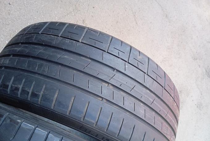 Pirelli P Zero PZ4 235/35 R19