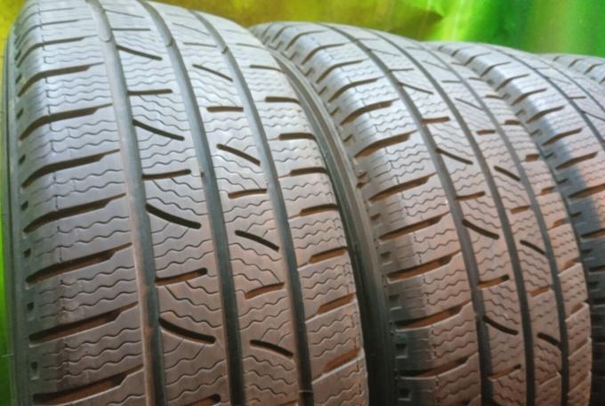 Pirelli Carrier Winter 215/65 R16C