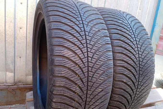 Goodyear Vector 4Seasons 225/45 R17