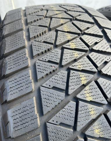 Bridgestone Blizzak DM-V2 285/45 R22