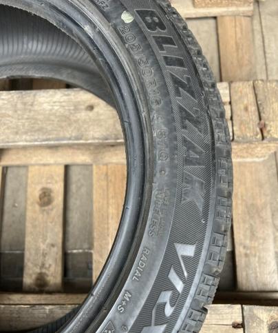 Bridgestone Blizzak VRX 205/50 R16