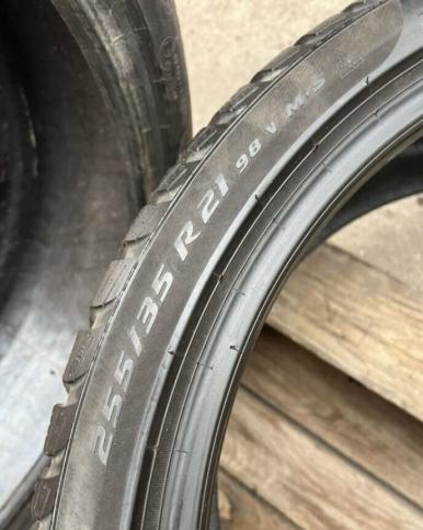 Pirelli Winter Sottozero 3 255/35 R21