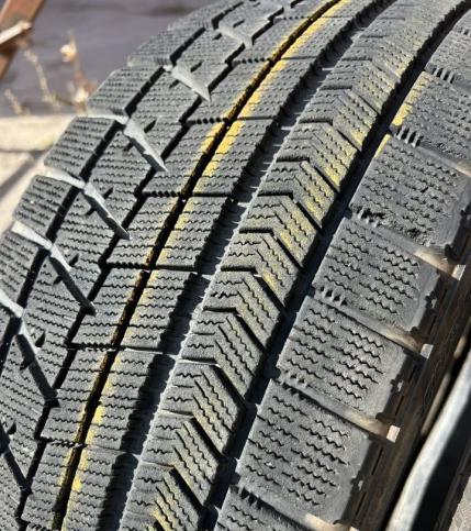 Bridgestone Blizzak VRX 245/40 R19