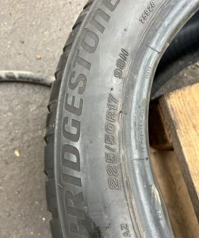 Bridgestone Blizzak LM-001 225/50 R17